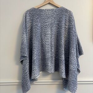 J McLaughlin cashmere Gray Leopard Print Poncho